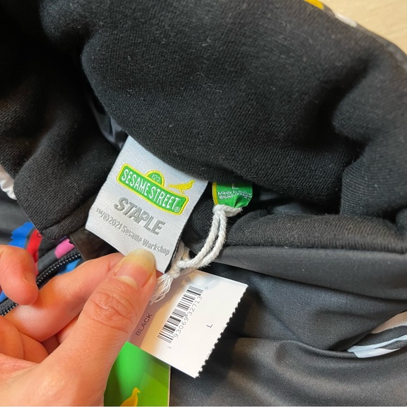 💙 NWT Staple Pigeon Sesame Street Crew puffer Jacket Unisex - Picture 8 of 12